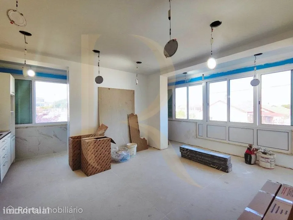 Apartamento T4 remodelado no Laranjeiro - Almada