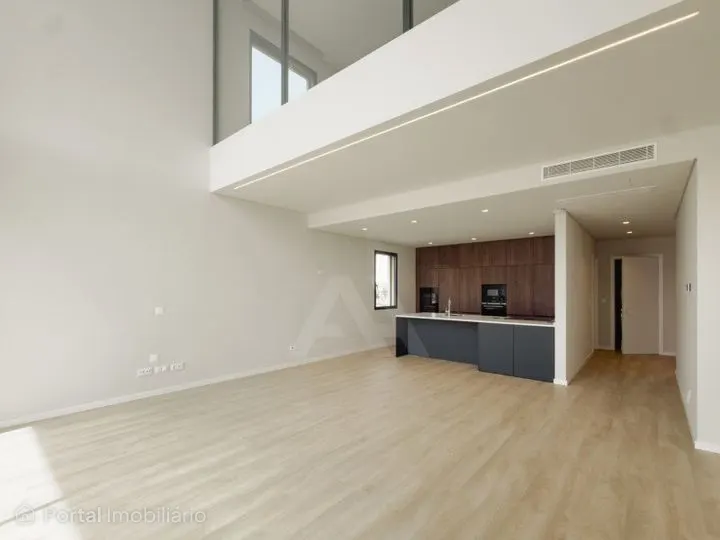 Moradias T4 de luxo localizadas numa zona nobre e em expansão de Cascais