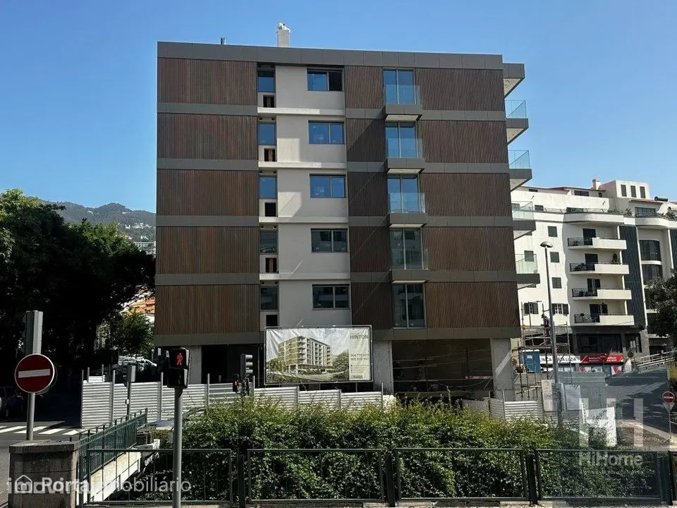 Apartamento T2 no Edificio Hinton, Santa Luzia - Funchal, Madeira