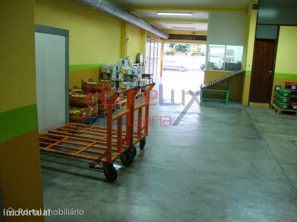Espaço de Garagem e Comercial em São Roque