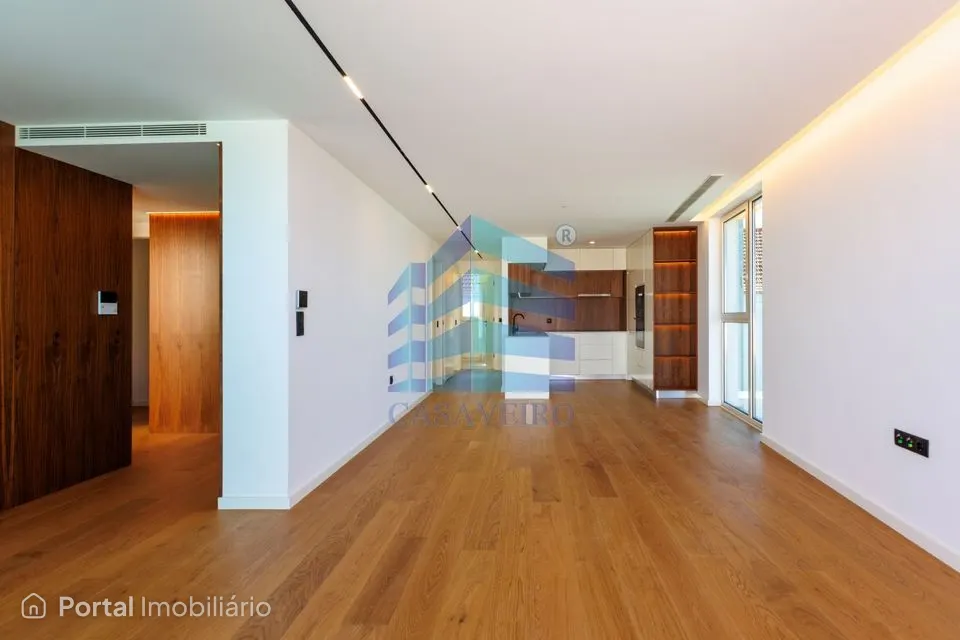 Apartamento T3 com Terraço no Cais do Alboi