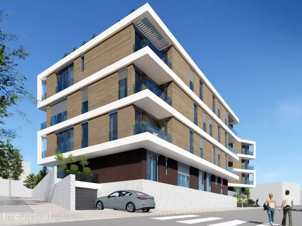 Apartamento T4 novo na Praia da Consolação com piscina e garagem.