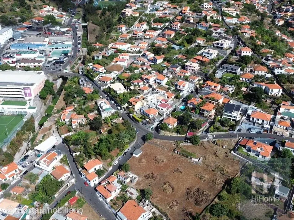 Terreno com 6.090 m² no Funchal, com excelente vista mar e cidade