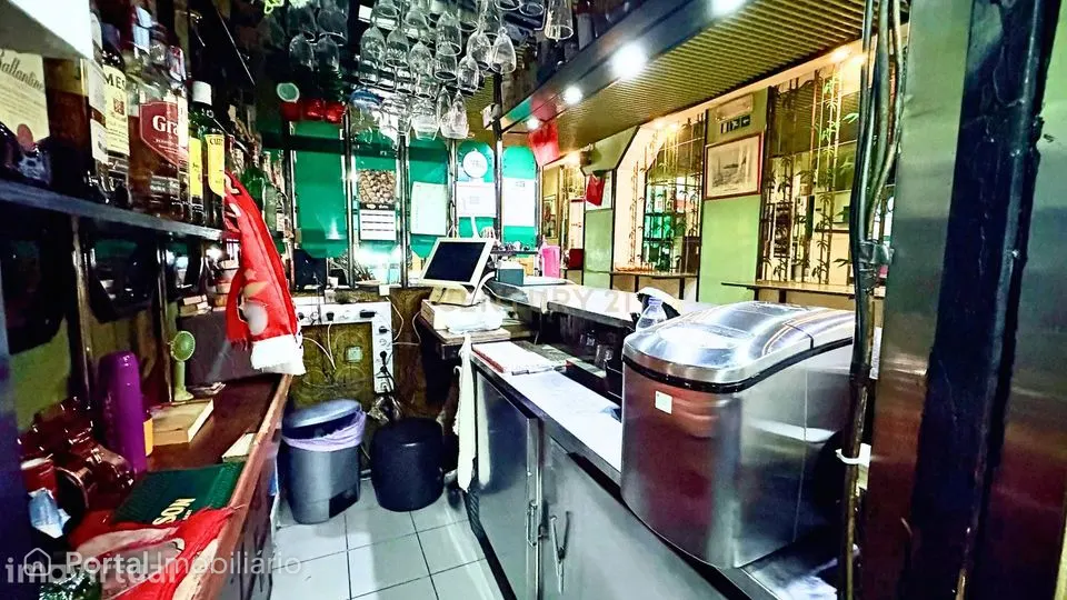 Loja e Bar junto à Avenida Duque de Loulé