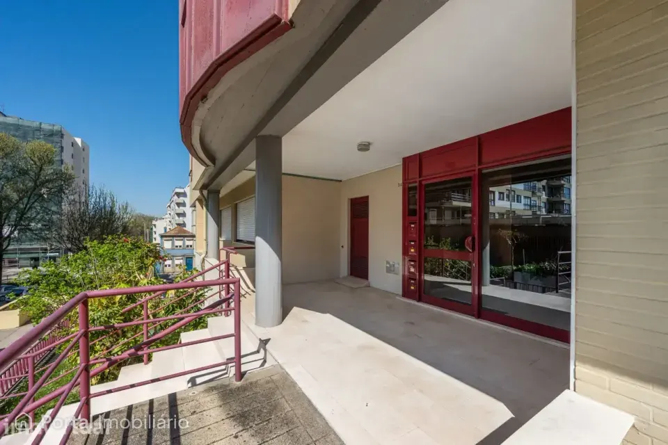 4-bedroom apartment for sale in Paranhos
