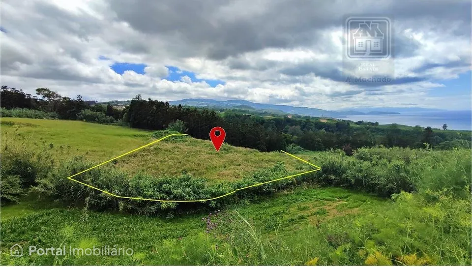 Land for sale in Fenais da Ajuda