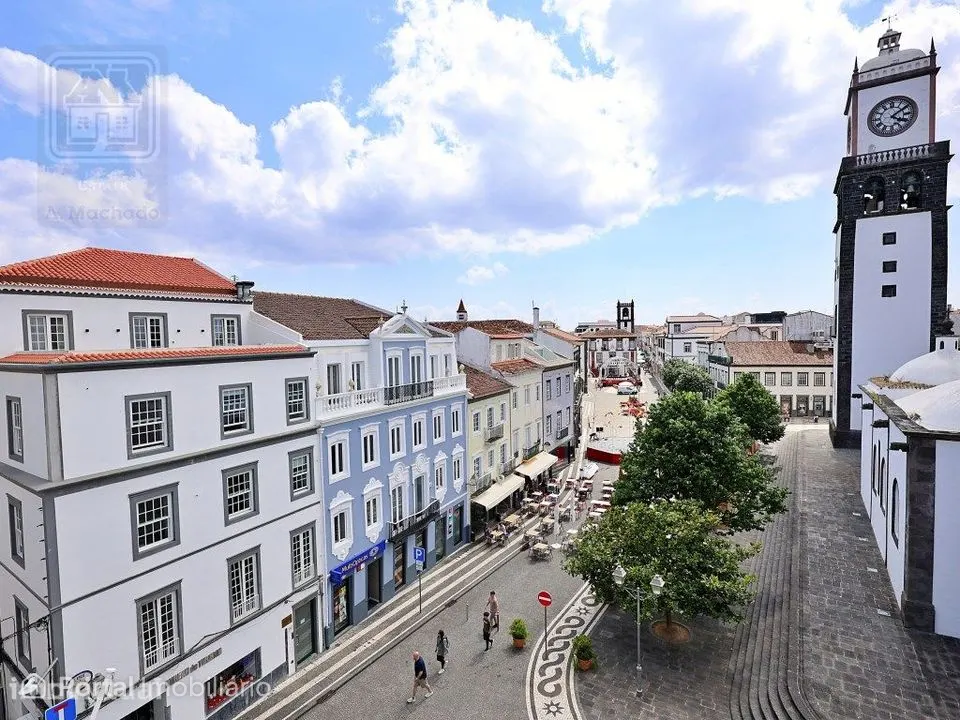 ARRENDAMENTO (parcial) de EDIFÍCIO no centro histórico de Ponta Del...