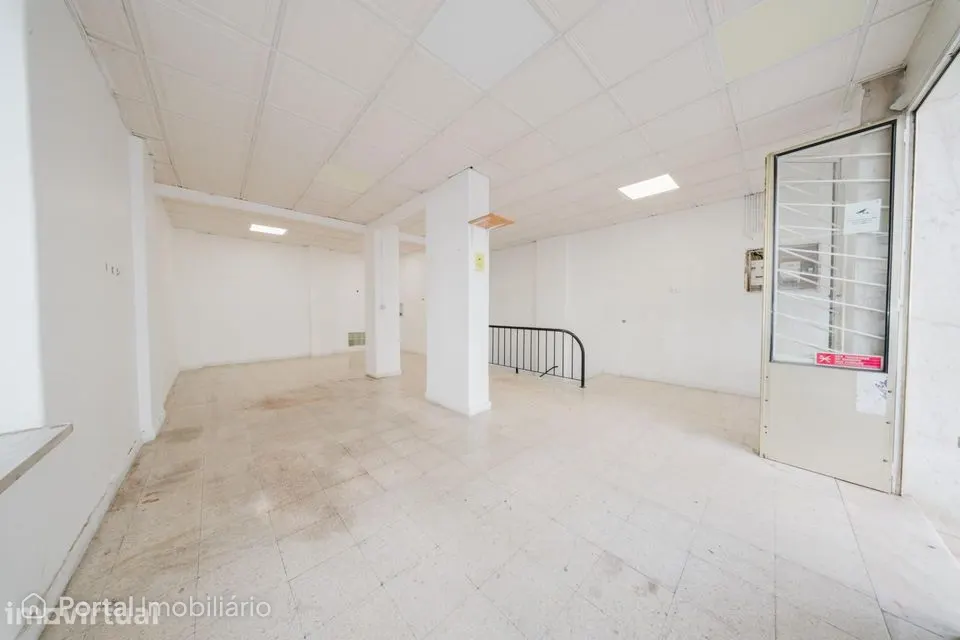 Espaço Comercial em Benfica, Lisboa | 185 m2 | Rés-do-Chão + Cave