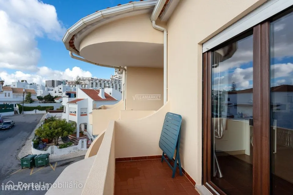 Apartamento T1 + 1 remodelado com parqueamento e arrecadação situado