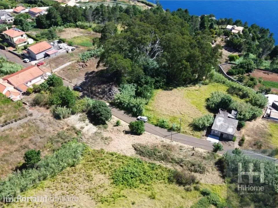 Terreno rústico nos Prazeres zona da Carreira - Prazeres