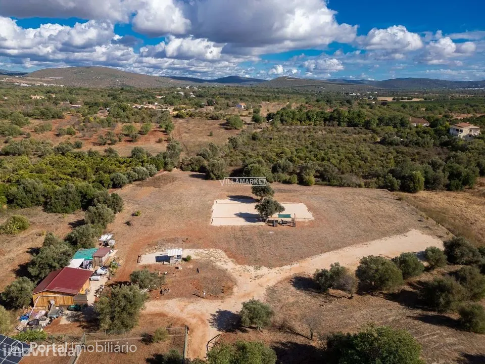 Terreno rústico com 8.280 m² com furo de água situado na Ribeira de Al