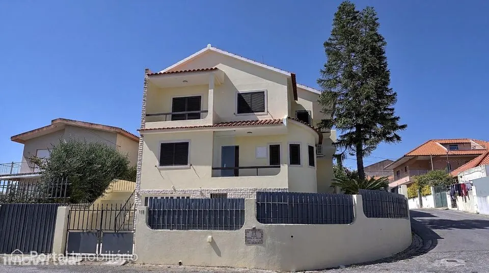Moradia T3 de Arquitetura Contemporânea em Cascais