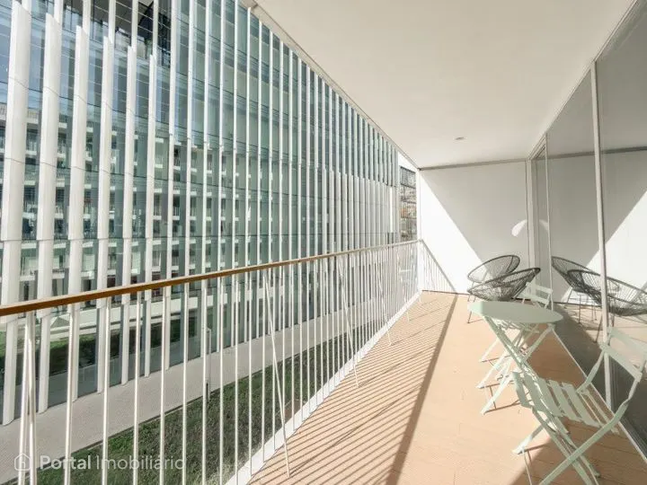 Apartamento T3 de luxo inserido num edifício recente