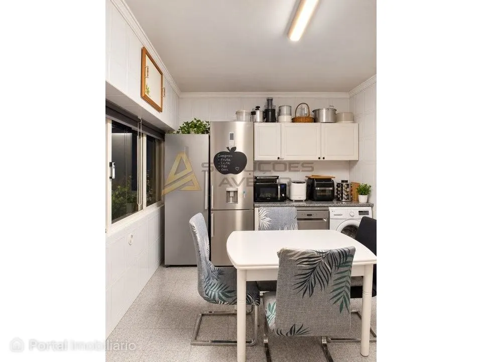 Apartamento T3 com 117 m² + arrumos convertidos em T0 | Esgueira - ...