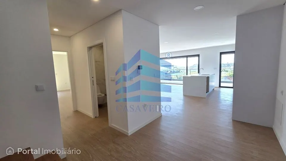 Apartamento T2 Duplex com terraço e Garagem Fechada