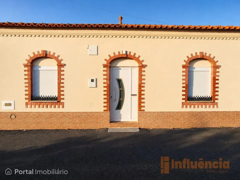 Moradia T3 com garagem e excelente espaço exterior - Concavada