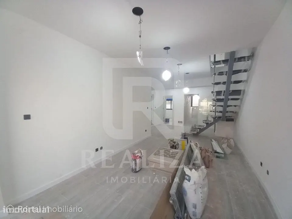 Apartamento T3 remodelado duplex com terraço e garagem na Costa da ...