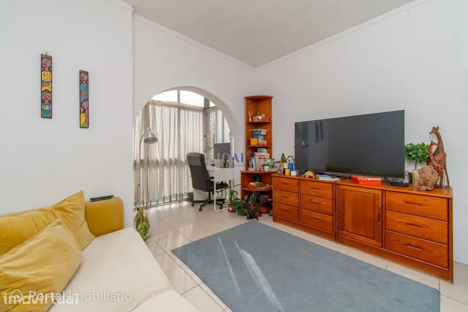 Apartamento T2 com elevador na Buraca, Amadora