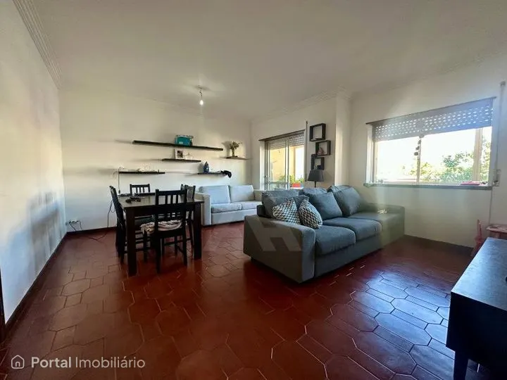 Apartamento T2 com terraço em Alcabideche