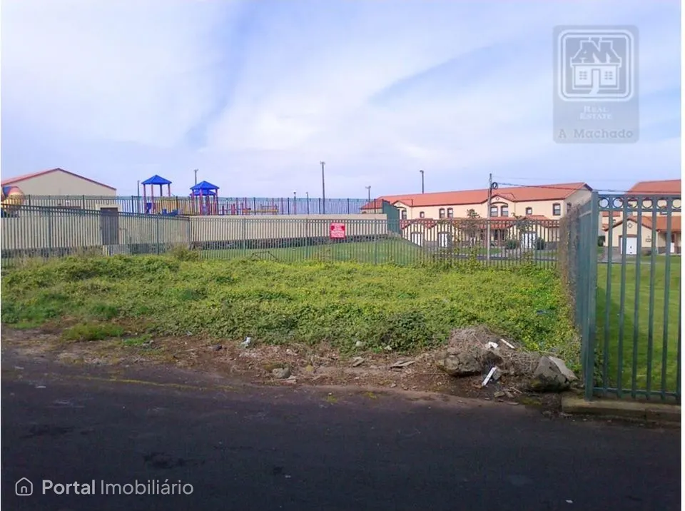Land for sale in Praia da Vitória (Santa Cruz)