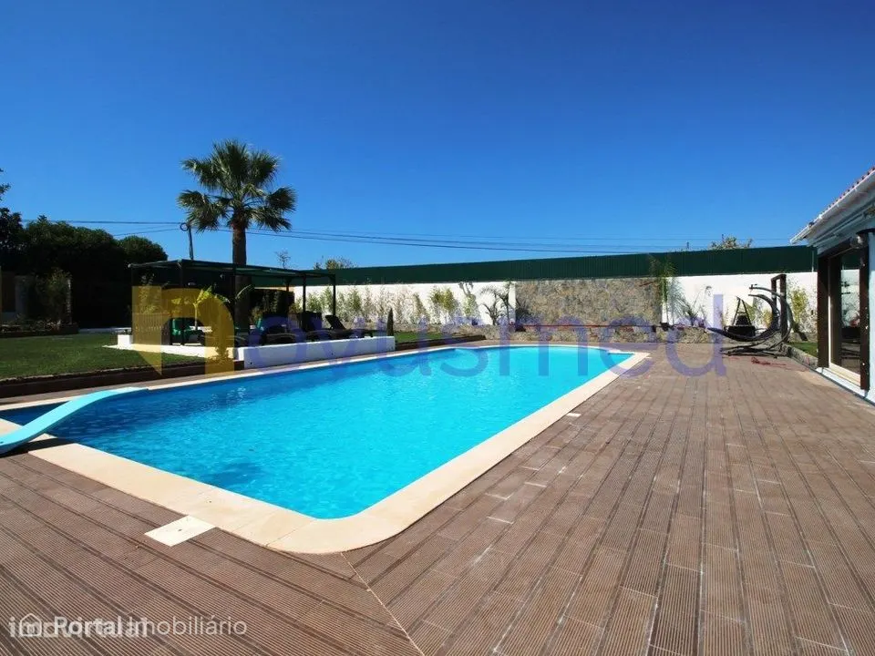 Moradia T4 com piscina, térrea perto da praia e do Golf dos Salgados