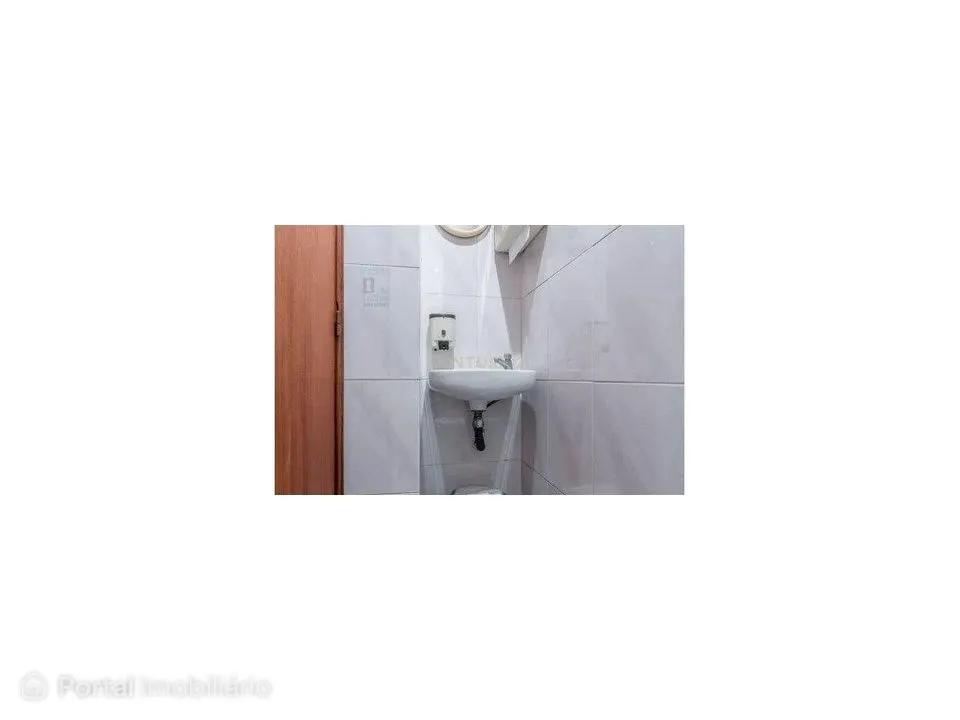 Loja Comercial 40m² em Benfica - Excelente Zona