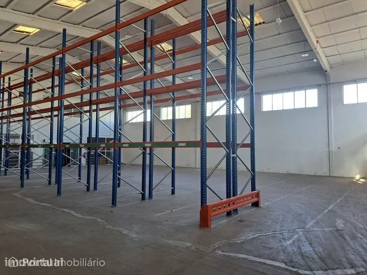 Warehouse for rent in Santa Maria, São Pedro e Matacães