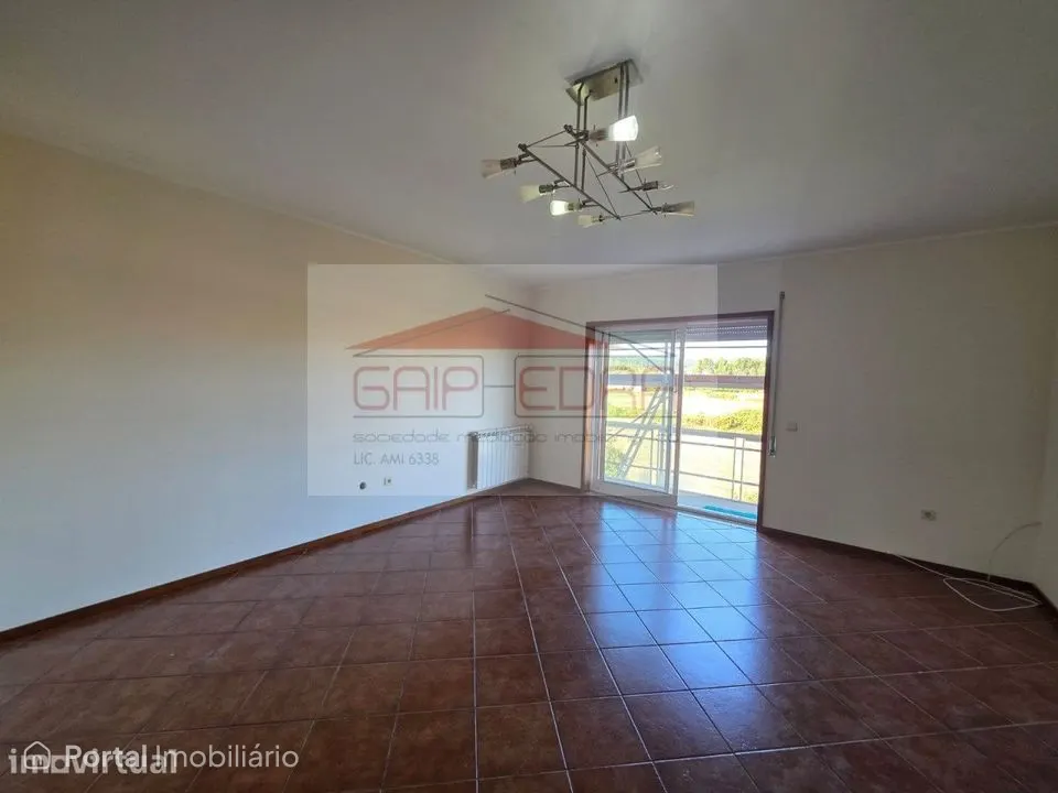 Apartamento T2 com varanda em Meixomil