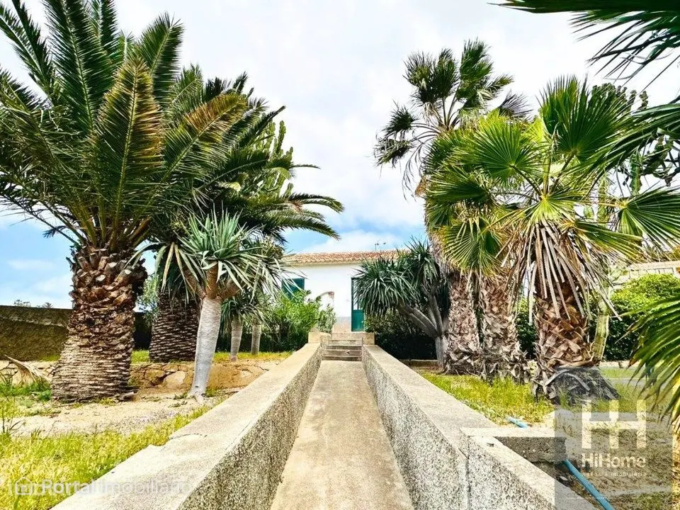 Moradia T4 com terreno de 1800 m2 na Ilha do Porto Santo