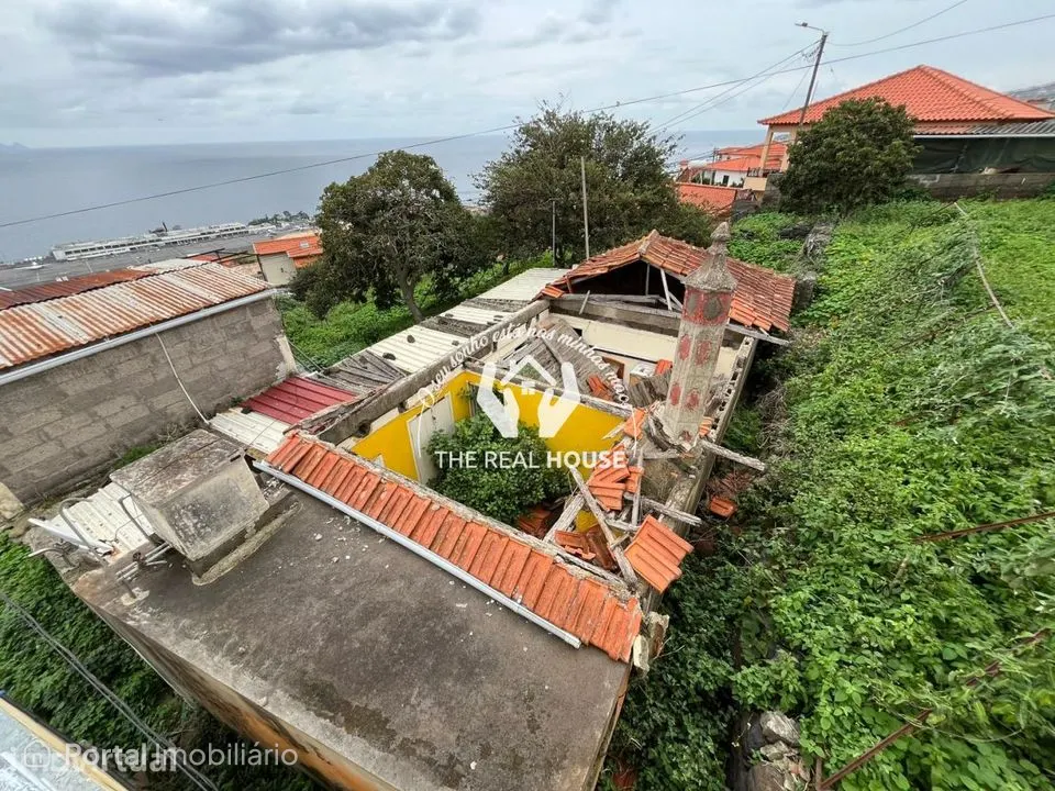 Terreno c/ Ruína de Moradia V1 em Santa Cruz