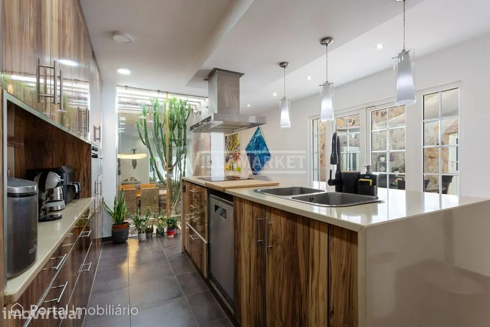 Quinta V5 de luxo totalmente remodelada com piscina inserida num terre