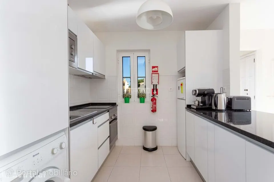 Apartamento T2 com Rooftop Privativo e Vista desafogada e de Mar no C