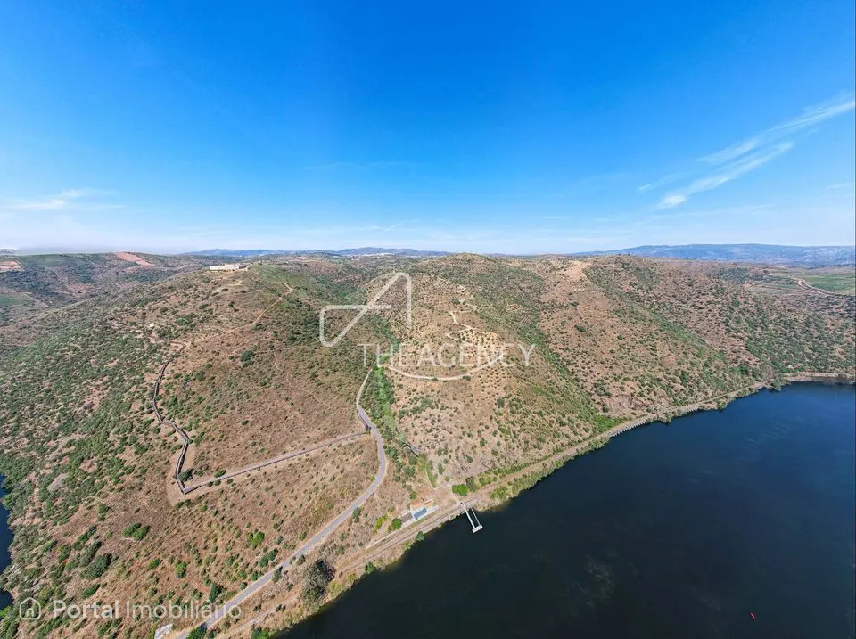 Land for sale in Vila Nova de Foz Côa
