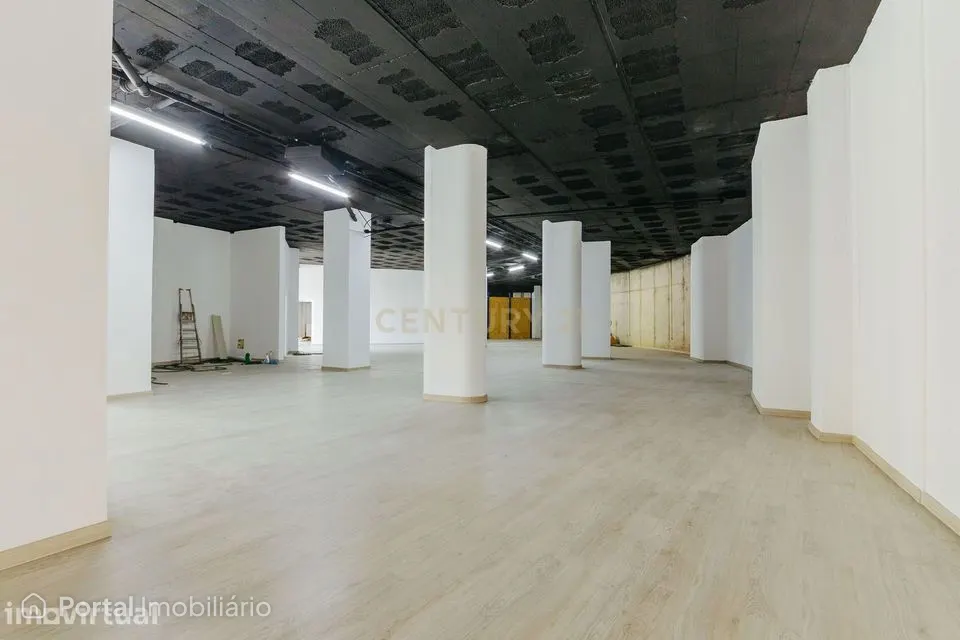 ARRENDA-SE | Espaço Comercial / Serviços em Barcarena – Oeiras