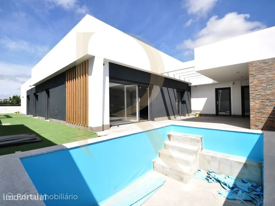 Moradia isolada térrea nova T3 com garagem e piscina em Brejos de A...
