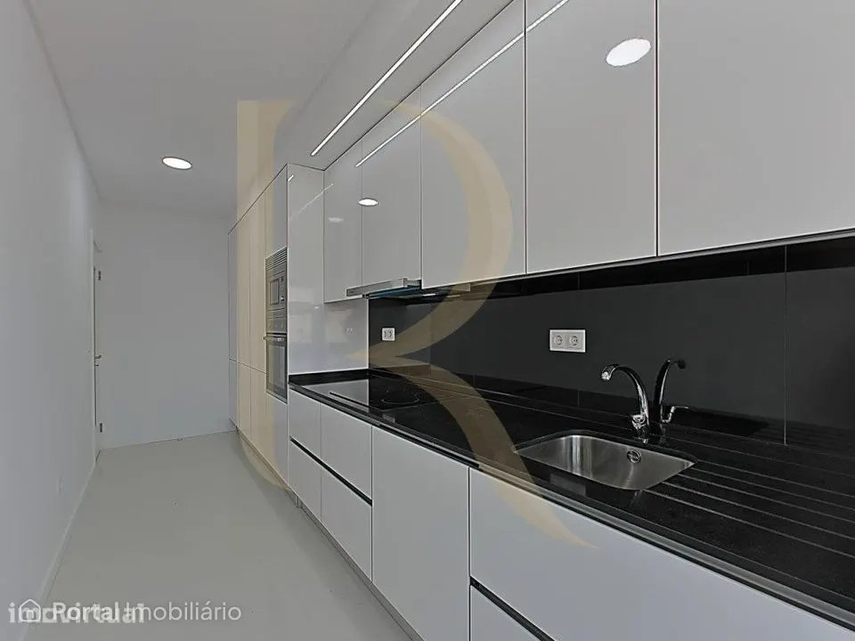 Apartamento T3 Totalmente Remodelado com Elevador - Feijó, Almada
