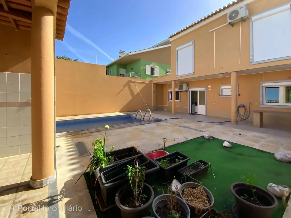 Moradia T4+1 com piscina, churrasqueira e garagem – Abóboda, Cascais