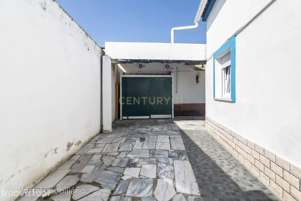 Moradia T3+2 em Santo Ovídio - T2 Autónomo com Terraço