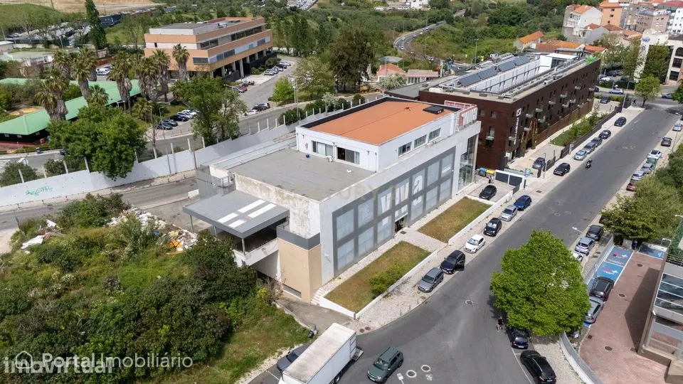 Prédio para Arrendamento no Prior Velho
