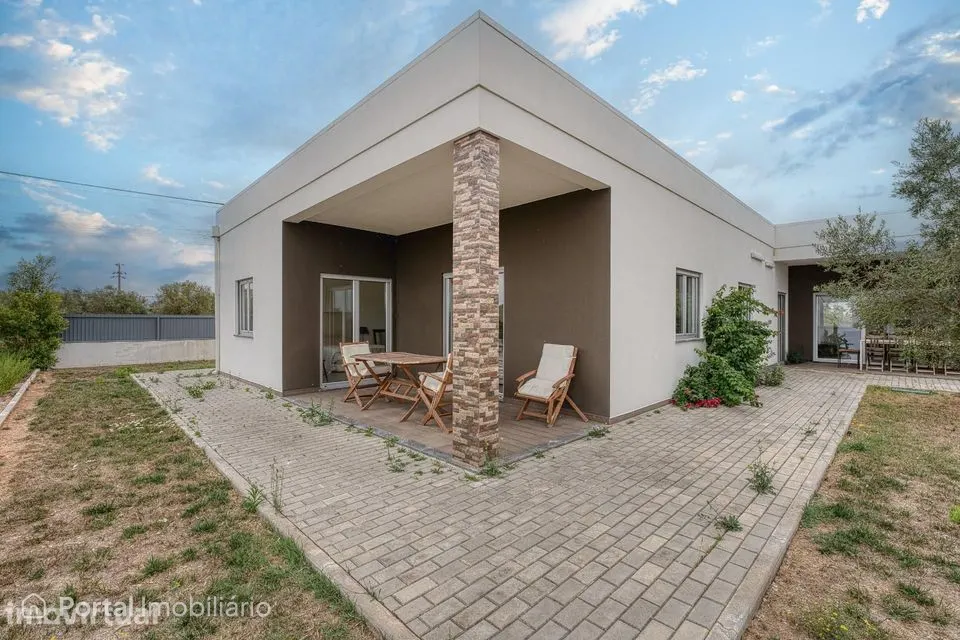 Moradia térrea T3 com piscina e vista campo- Abitureiras, Santarém