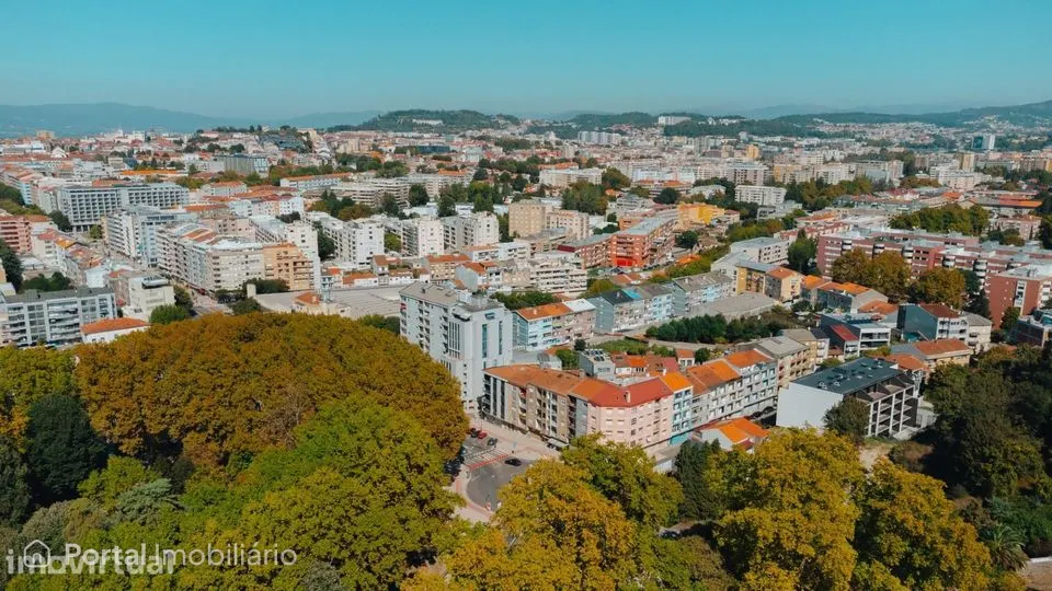 T3 + Sótão | Av. Liberdade, Braga | Remodelação em fase de...