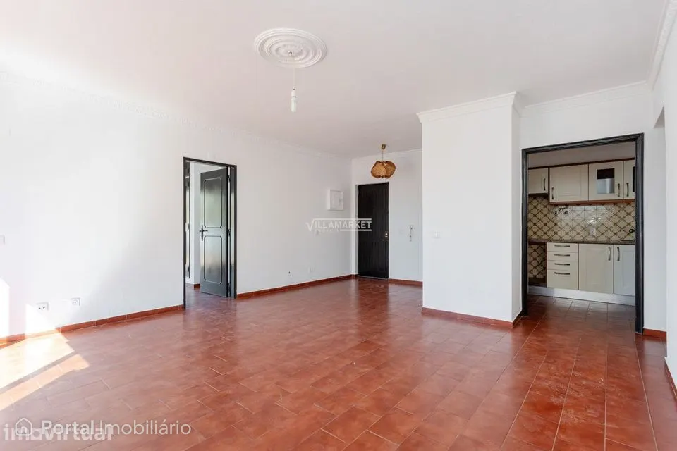 Apartamento T2 Totalmente Remodelado com terraço com 40m2 e parqeament