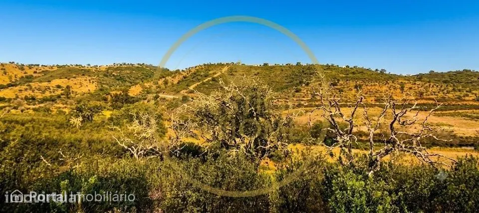 Terreno rústico com 1700 M2, situado a poucos minutos da pitoresca al