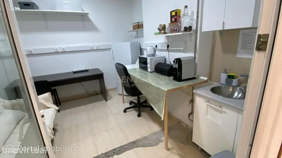 Clínica Renovada em Setúbal - Oportunidade Única!