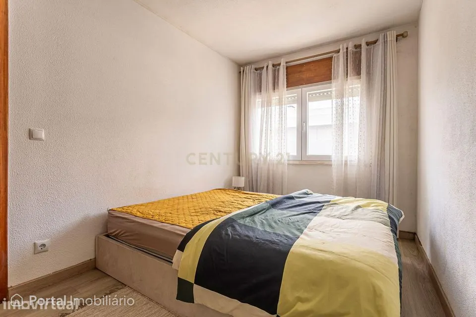 T2 Totalmente Renovado | 101 m² | Praça de Portugal | Pronto a Habitar