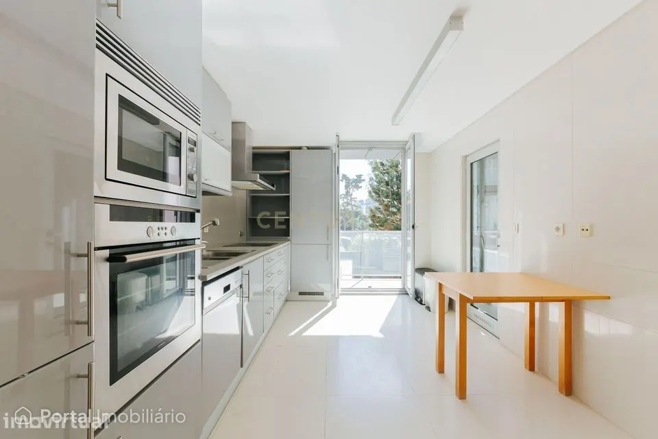 T1 no Estoril | Arquitetura de autor junto ao mar