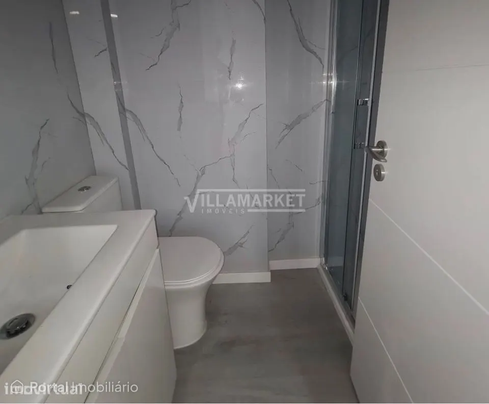 Apartamento T2 Remodelado com 56 m2 inserido no rés do chão de um pequ