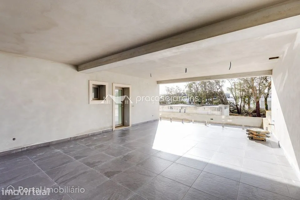 Moradia T3 com Garagem para 3 Viaturas a 5 Minutos de Leiria