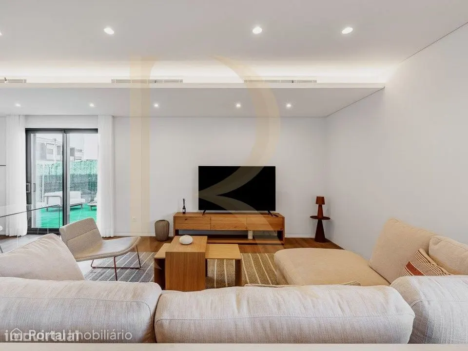 Moradia geminada T3 nova com garagem e piscina nos Foros de Amora -...
