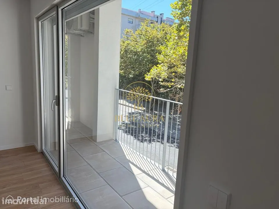 T1 Pronto a Habitar junto ao Metro - Com Varanda e Garagem